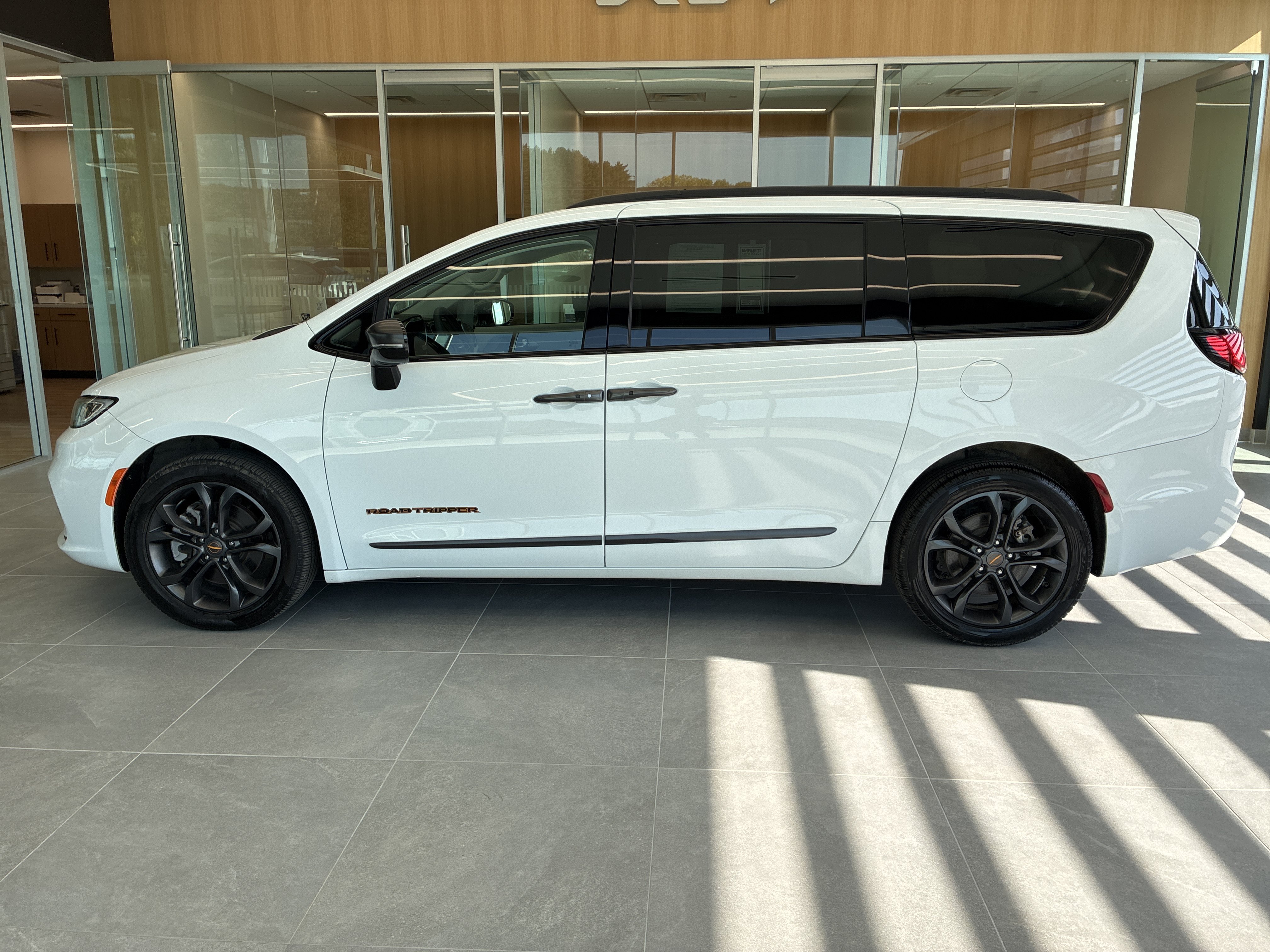 Certified 2024 Chrysler Pacifica Touring-L w/ Road Tripper Package AWD/4WD image 7