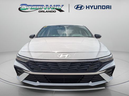 Used 2025 Hyundai Elantra Sport FWD image 3