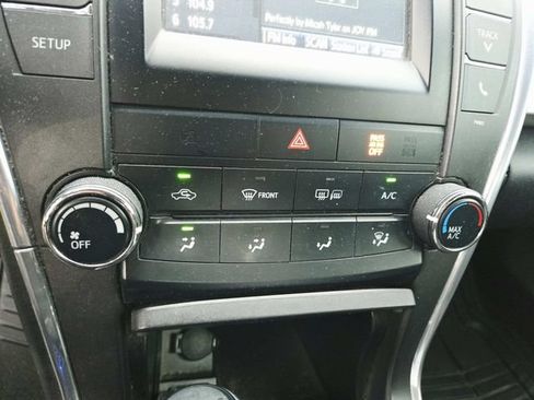 Used 2015 Toyota Camry SE FWD image 16