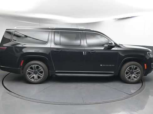 Used 2024 Jeep Wagoneer L Series II w/ Flexible Seating Group image 9