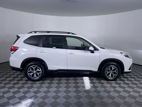 Used 2023 Subaru Forester Premium image 10