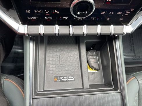 Used 2025 GMC Acadia AT4 w/ Super Cruise Package image 28