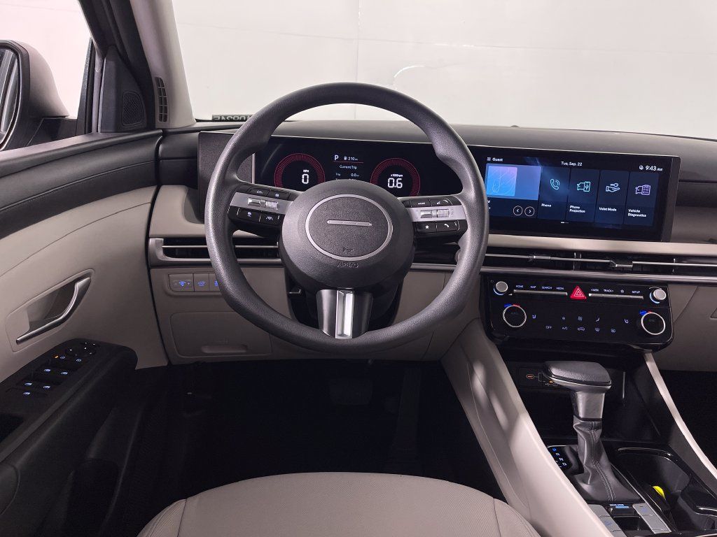 Certified 2025 Hyundai Tucson SEL FWD image 16