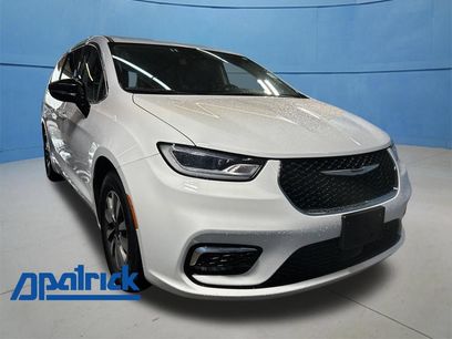 Used 2024 Chrysler Pacifica Limited