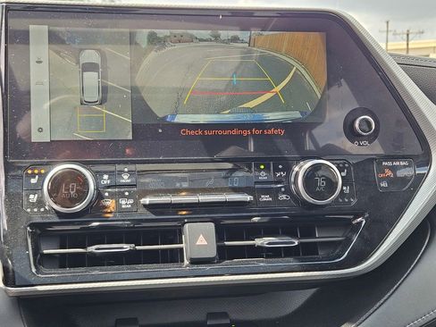 Used 2023 Toyota Highlander Platinum AWD/4WD image 24