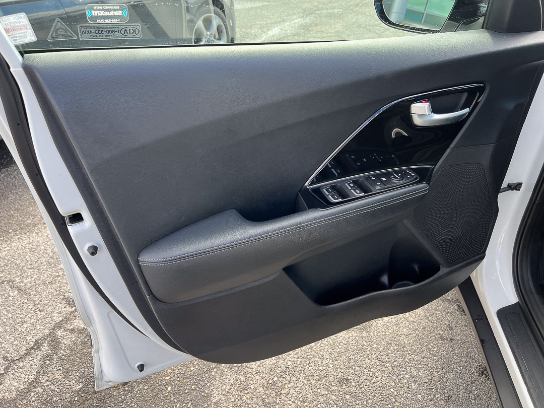 Used 2019 Kia Niro EX FWD image 15