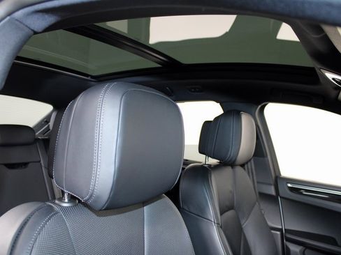 Used 2025 Porsche Macan image 28