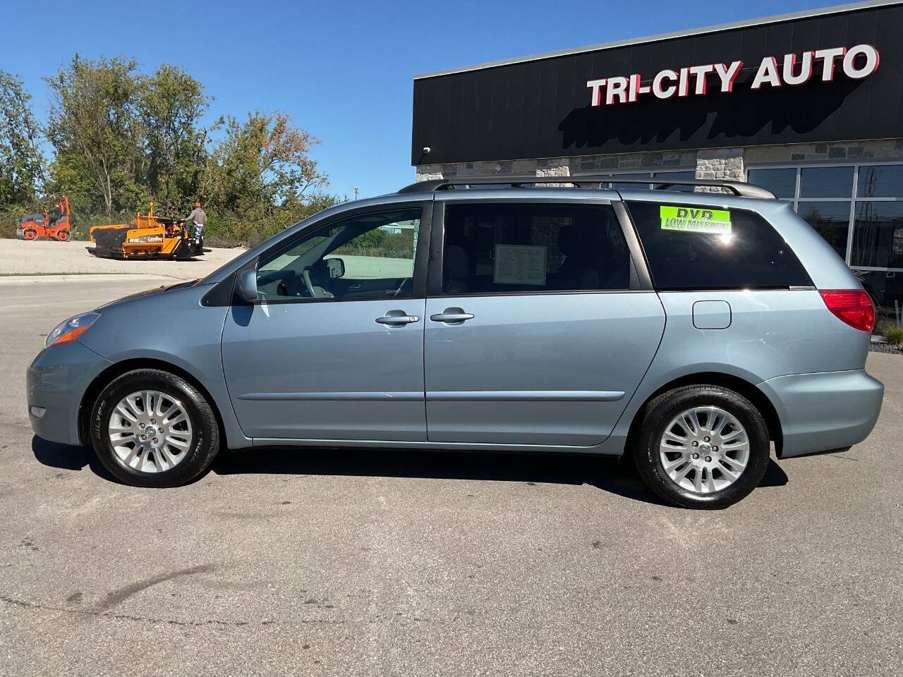 Used 2010 Toyota Sienna XLE w/ Towing Prep Pkg FWD image 3