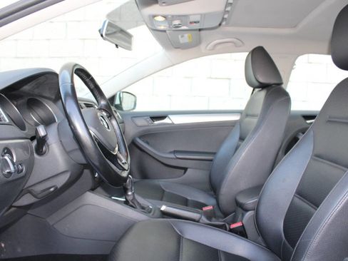 Used 2017 Volkswagen Jetta SE image 11