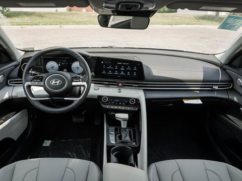 New 2026 Hyundai Elantra Limited FWD image 11
