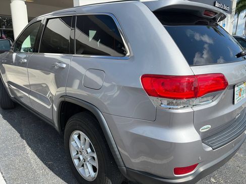 Used 2018 Jeep Grand Cherokee Laredo RWD image 4