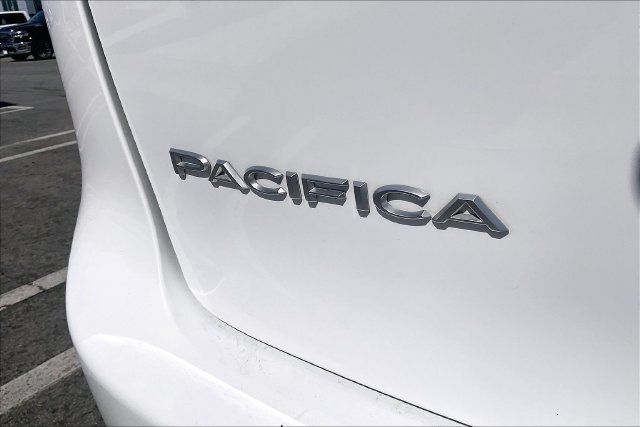 Used 2023 Chrysler Pacifica Pinnacle FWD image 31