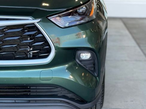 Certified 2024 Toyota Highlander XLE image 6