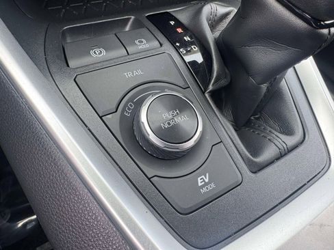 Certified 2022 Toyota RAV4 LE w/ Carpet Mat Package (TMS) image 28