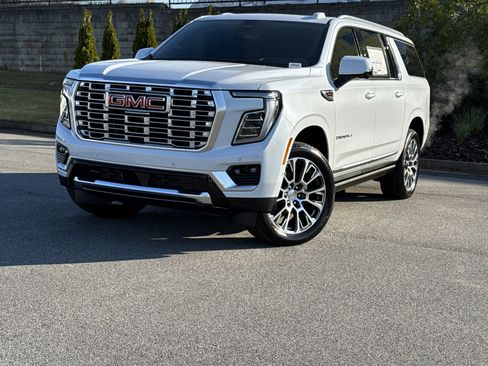 New 2026 GMC Yukon XL Denali w/ Denali Reserve Package image 5