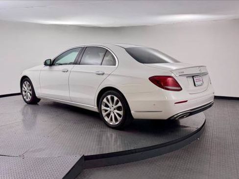Used 2017 Mercedes-Benz E 300 image 4