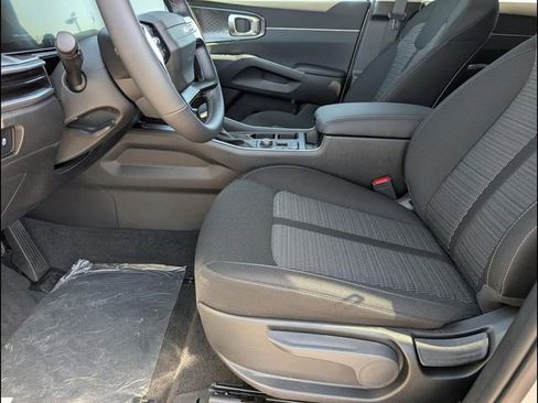 New 2026 Kia Sorento LX FWD image 7