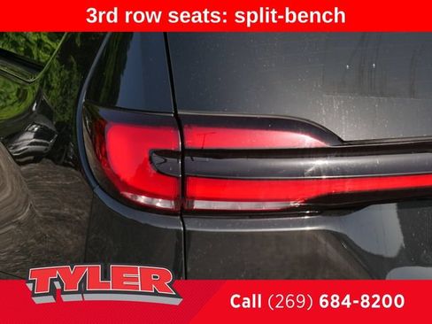 Used 2022 Chrysler Pacifica Limited AWD/4WD image 12