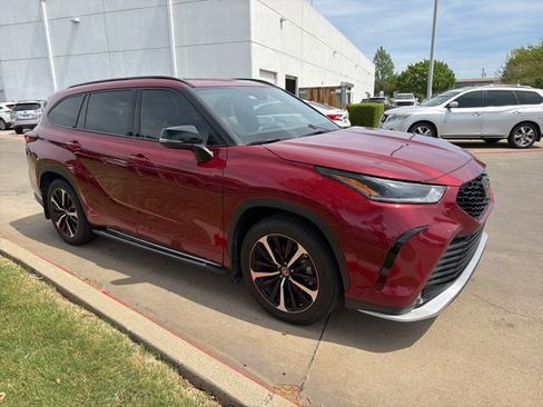 Used 2021 Toyota Highlander XSE image 2