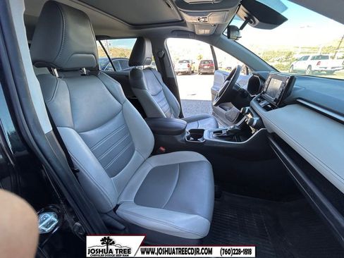 Used 2021 Toyota RAV4 XLE Premium image 24