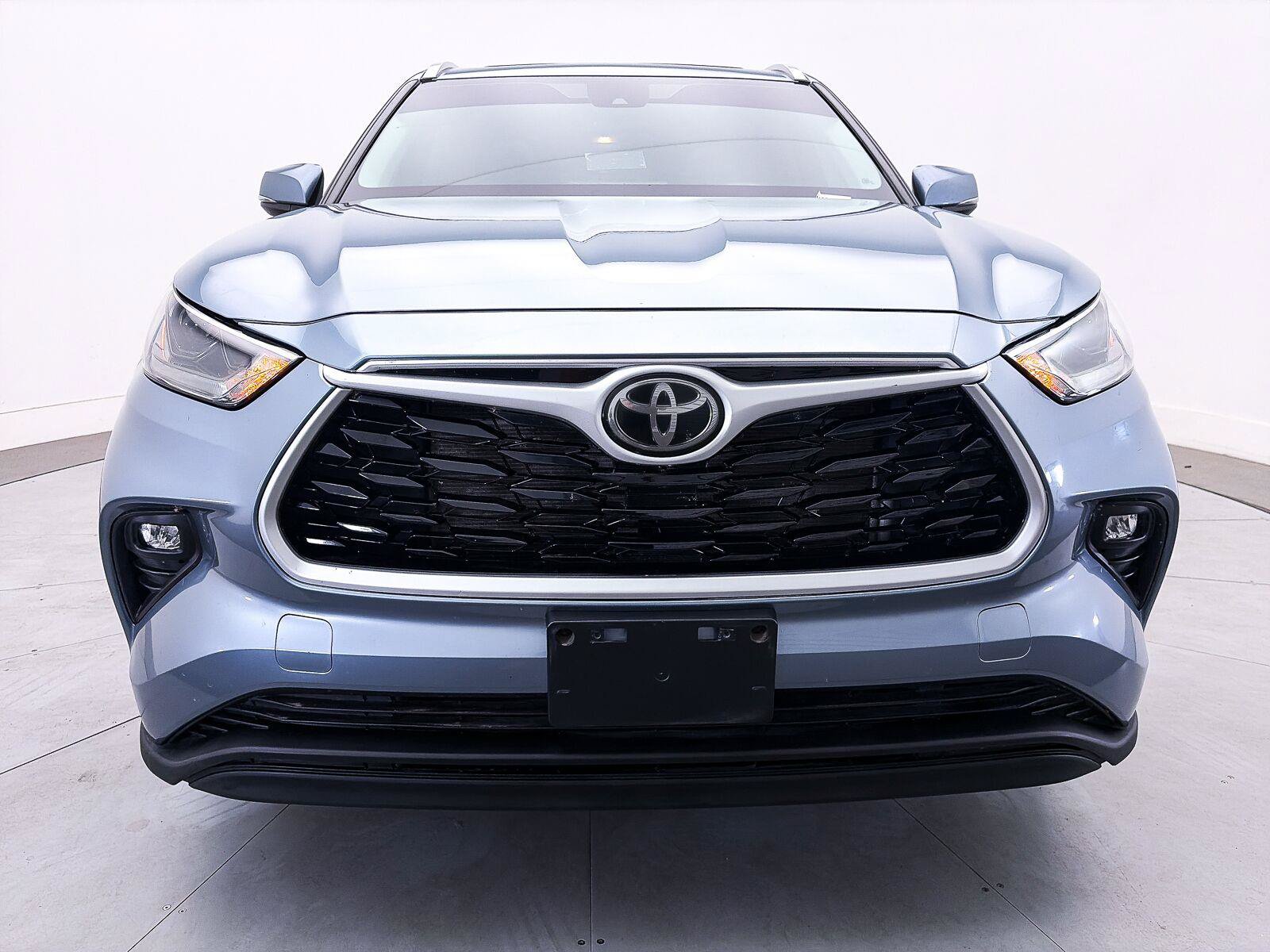 Used 2022 Toyota Highlander XLE FWD image 12
