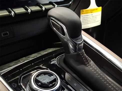 New 2026 GMC Canyon Denali w/ LPO, Denali Black Edition image 7