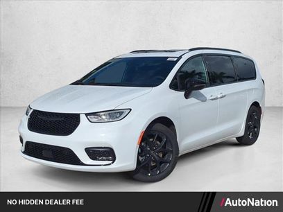 New 2026 Chrysler Pacifica Limited w/ S Appearance Package