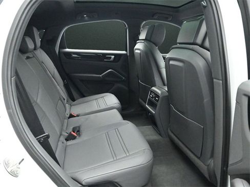 Used 2023 Porsche Cayenne Coupe image 17
