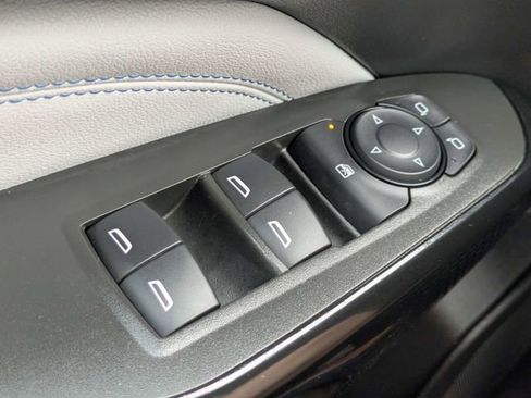 Used 2025 Chevrolet Trax LT FWD image 20