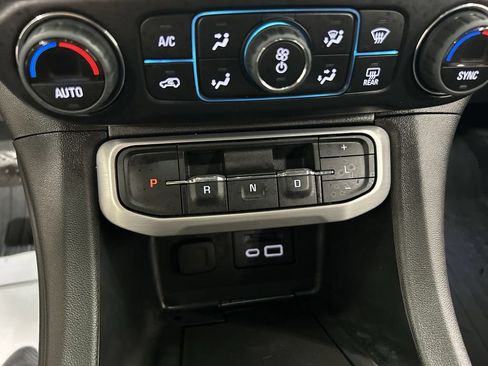 Used 2023 GMC Acadia SLE w/ Driver Convenience Package AWD/4WD image 17
