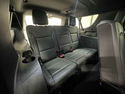 Certified 2025 Chevrolet Suburban Z71 image 23