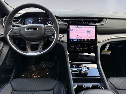 New 2025 Jeep Grand Cherokee Limited w/ Luxury Tech Group II image 13