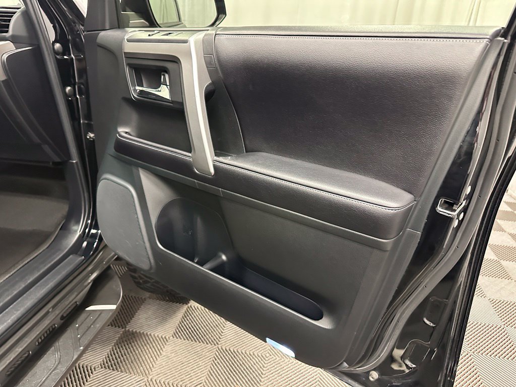 Used 2016 Toyota 4Runner SR5 Premium AWD/4WD image 29