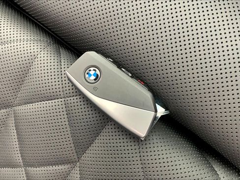 Used 2026 BMW X5 sDrive40i w/ M Sport Package image 15