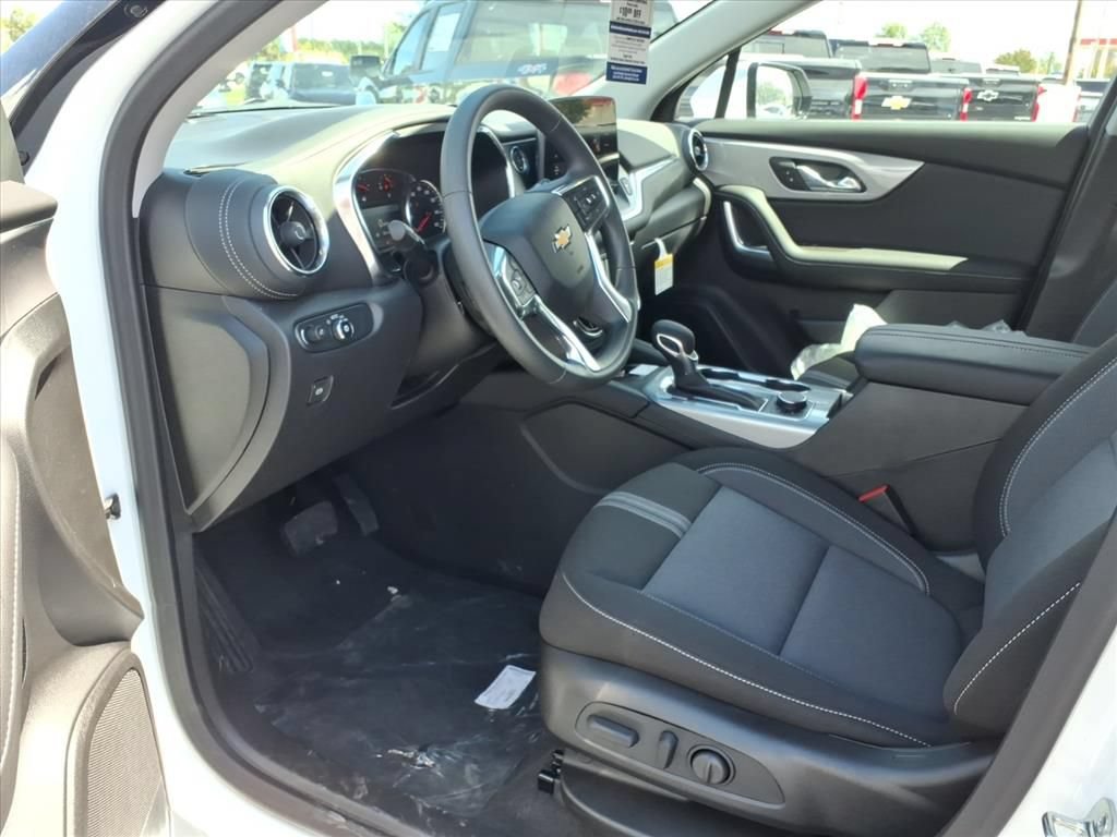 New 2026 Chevrolet Blazer LT w/ Convenience Package FWD image 11