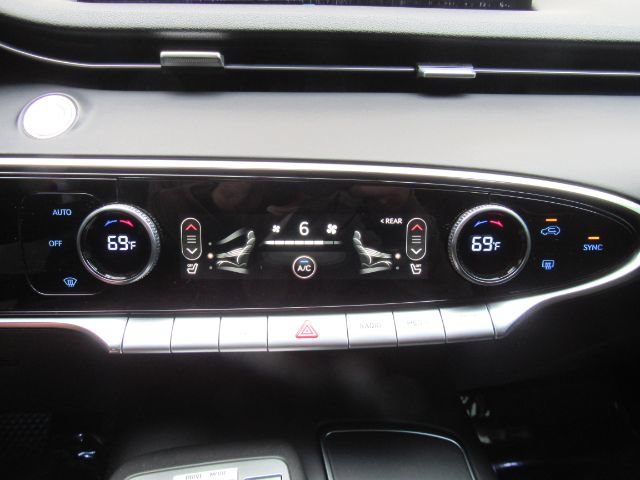 Used 2022 Genesis GV70 2.5T AWD/4WD image 46