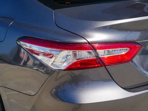 Used 2019 Toyota Camry LE FWD image 9