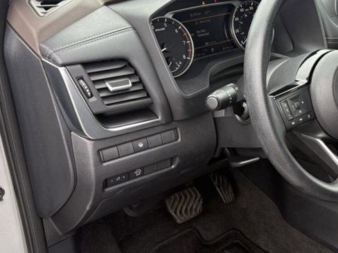 Certified 2023 Nissan Rogue SV image 17