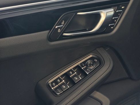 Certified 2026 Porsche Macan AWD/4WD image 35