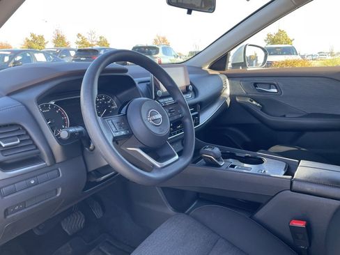 Used 2023 Nissan Rogue SV image 10