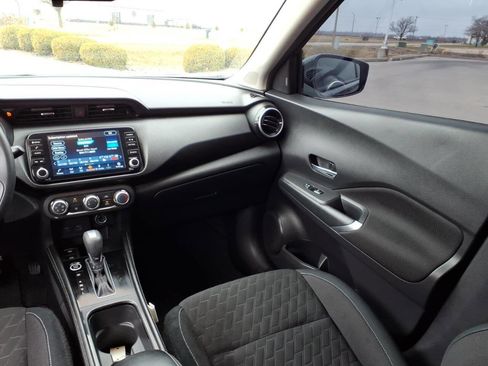 Used 2023 Nissan Kicks SV image 9