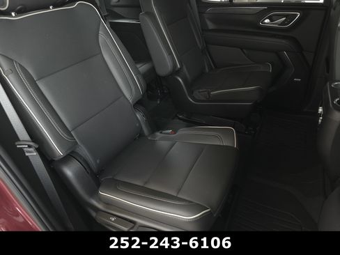 Used 2024 GMC Yukon SLT w/ SLT Luxury Package AWD/4WD image 46