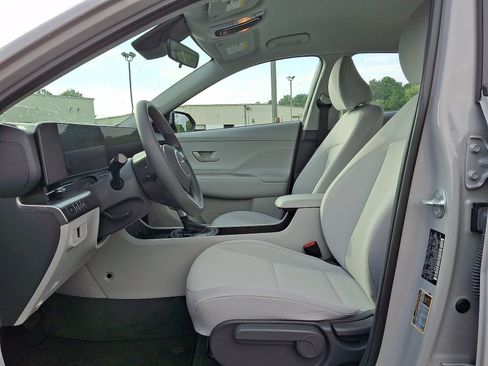 Certified 2025 Hyundai Kona SE AWD/4WD image 17