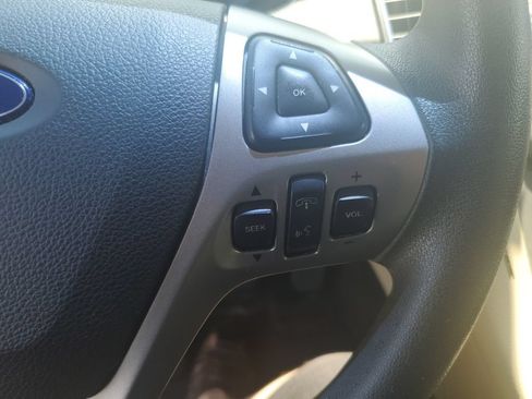 Used 2015 Ford Taurus SE FWD image 14