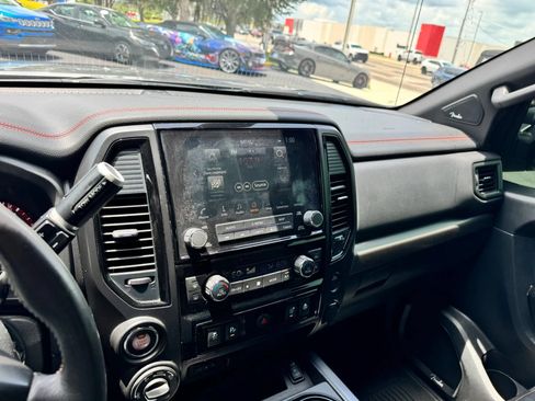 Used 2020 Nissan Titan PRO-4X w/ Pro-4x Convenience Package AWD/4WD image 9