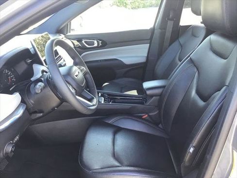 Certified 2024 Jeep Compass Limited image 12