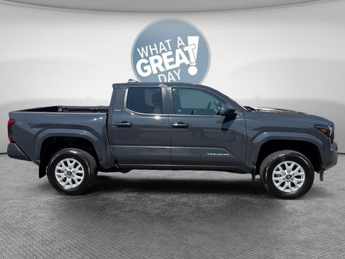 Certified 2024 Toyota Tacoma SR5 AWD/4WD image 2