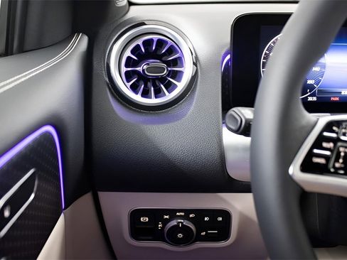 Used 2025 Mercedes-Benz GLB 250 image 20