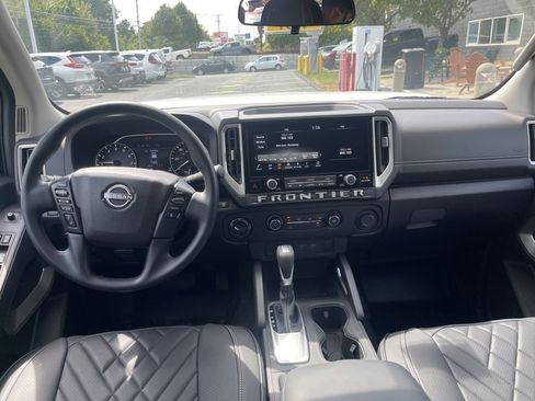 Certified 2025 Nissan Frontier SV image 11