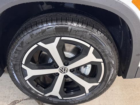 New 2026 Volkswagen Tiguan SE AWD/4WD image 6